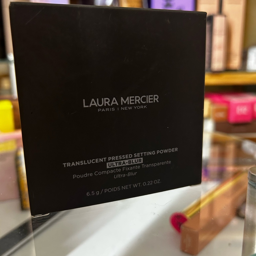 Laura Mercier Translucent Pressed Setting Powder - Shade Honey